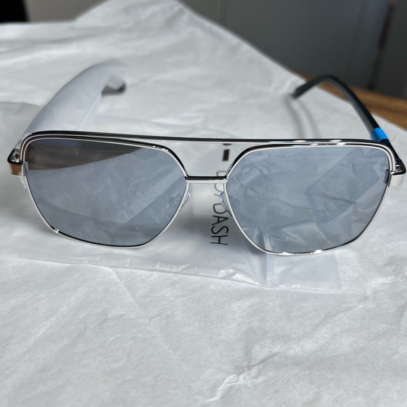 Dot Dash Unisex Whizz Sunglasses
NWT SILVER-One Size - Picture 4 of 11